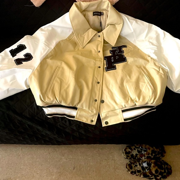 This Is A Brand New Super Trendy Tan And Cream Bomber Jacket - Picture 1 of 2